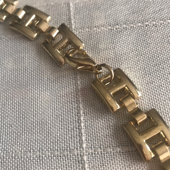 LONG GOLDTONE NECKLACE - Picture 3 of 3